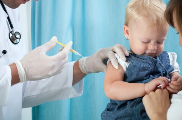 NE PANIČITE: 6 uobičajenih pojava kod bebe nakon vakcinacije
