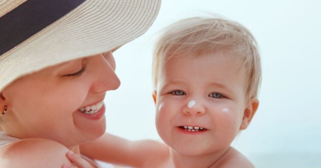 Dermatolog dr Majcan savetuje: Kako se pravilno nanosi krema za sunčanje i koji se zaštitni faktor preporučuje deci